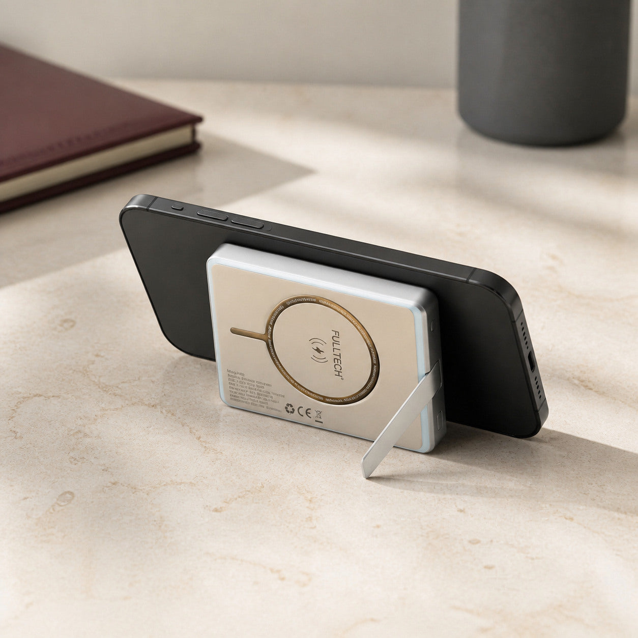 Fulltech FP50 10.000 mAh 20W MagSafe Wireless Powerbank - Lifestyle kullanım görseli