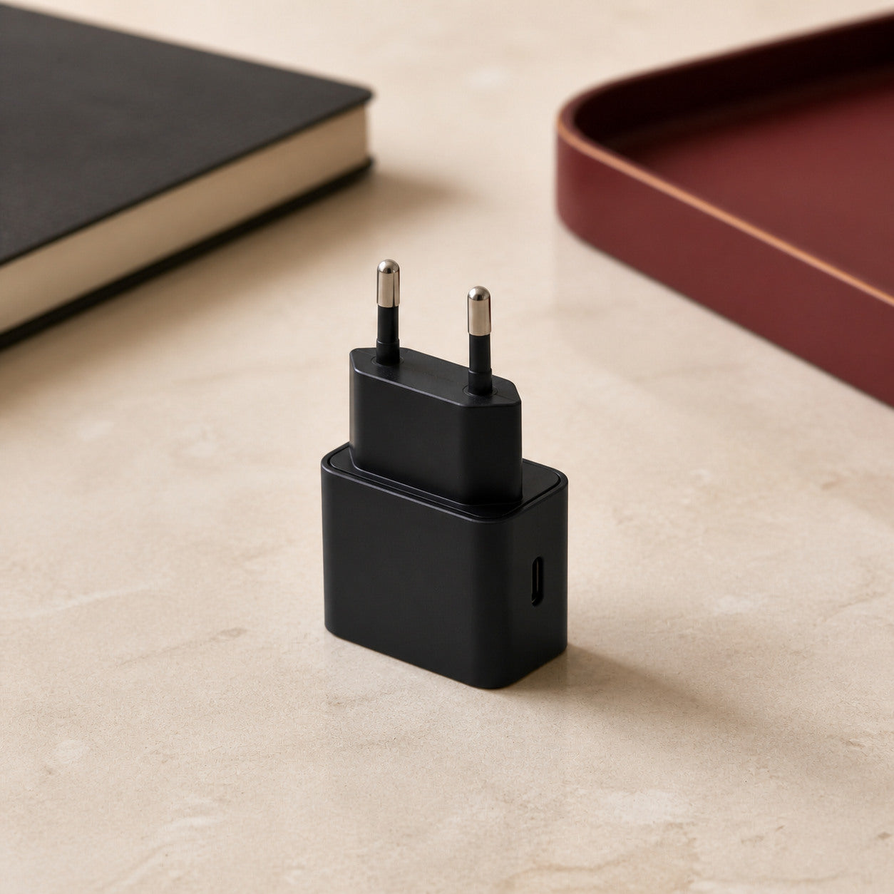 Samsung 25W Type-C Hızlı Şarj Adaptörü - Lifestyle kullanım görseli
