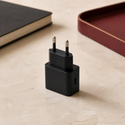 Samsung 25W Type-C Hızlı Şarj Adaptörü - Lifestyle kullanım görseli