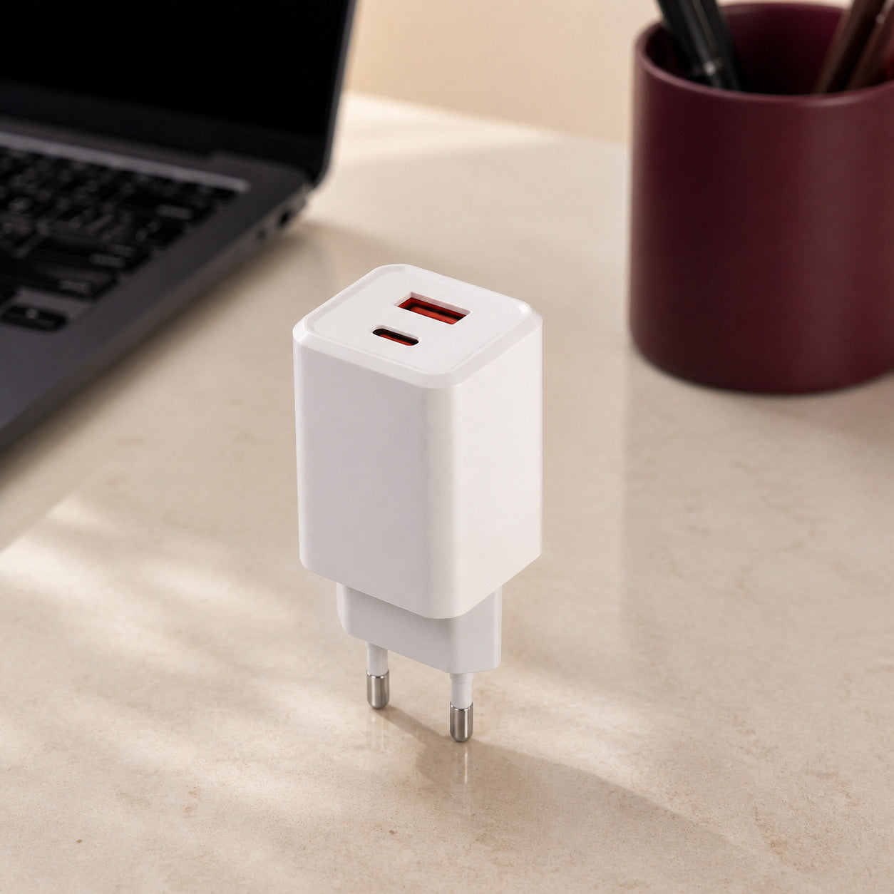 Zore Always-02 45W GaN USB-C + USB-A Şarj Adaptörü - Lifestyle kullanım görseli