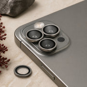 Zore CL-12 iPhone 16 Pro / Pro Max Premium Safir Kamera Lens Koruyucu - Titanyum Gri - Lifestyle kullanım görseli