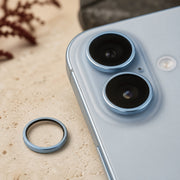 Zore CL-12 iPhone 16 / 16 Plus Safir Kamera Lens Koruyucu - Deniz Mavisi - Lifestyle kullanım görseli